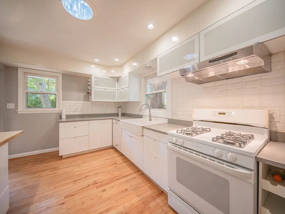 2307 Walter Dr