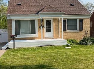 25695 W Hills Dr, Dearborn Heights, MI 48125