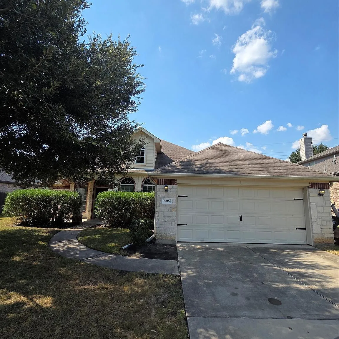 4 bed, 2.0 bath, 2255 sqft, $2,500 — Photo 1