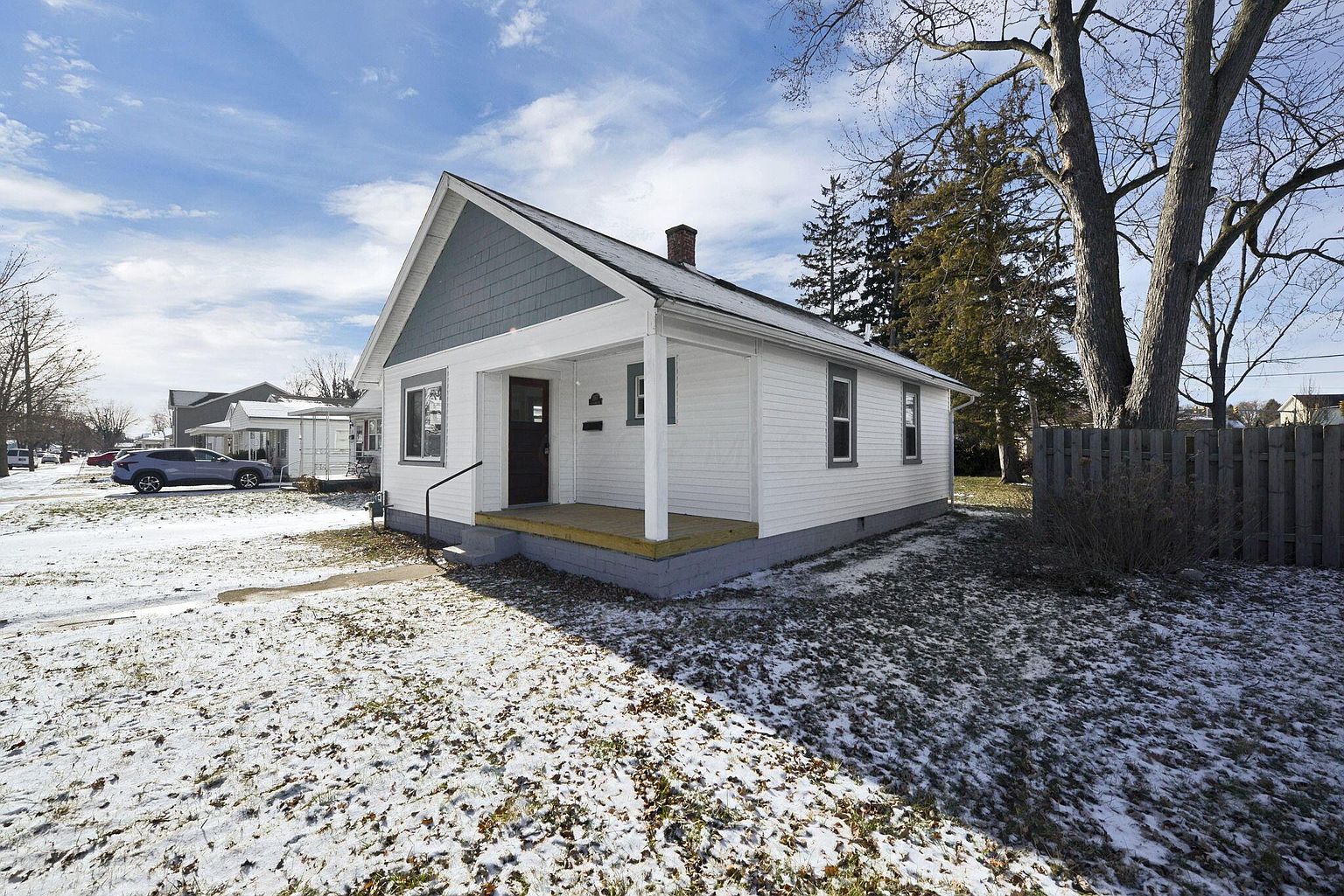Listing photo 2 for 207 Florence St