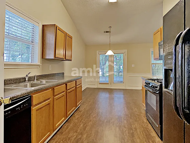 451 Bellingham Dr — Photo 4