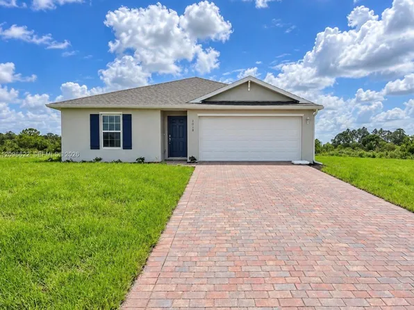 9018 S Castle Cir, Labelle, FL 33935