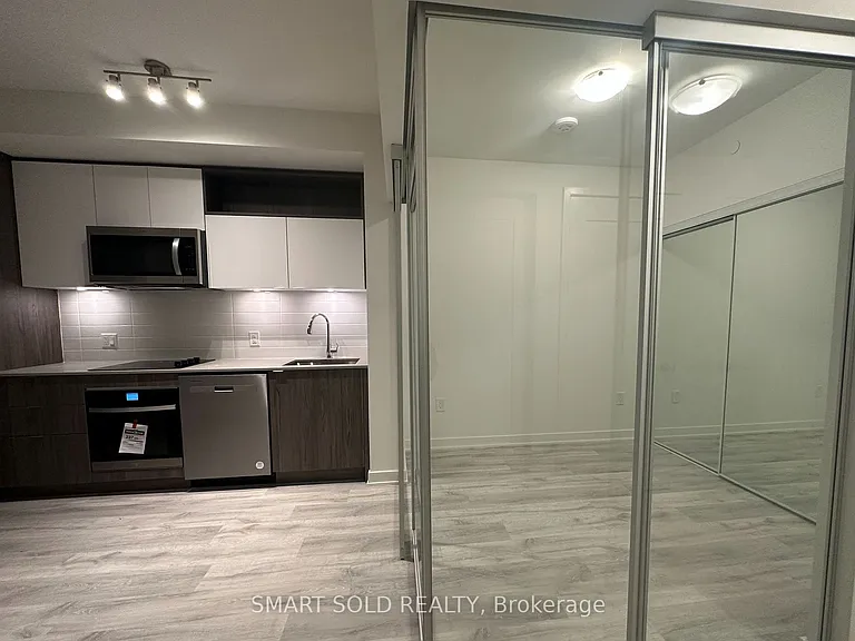70 Princess St #607-E — Photo 3