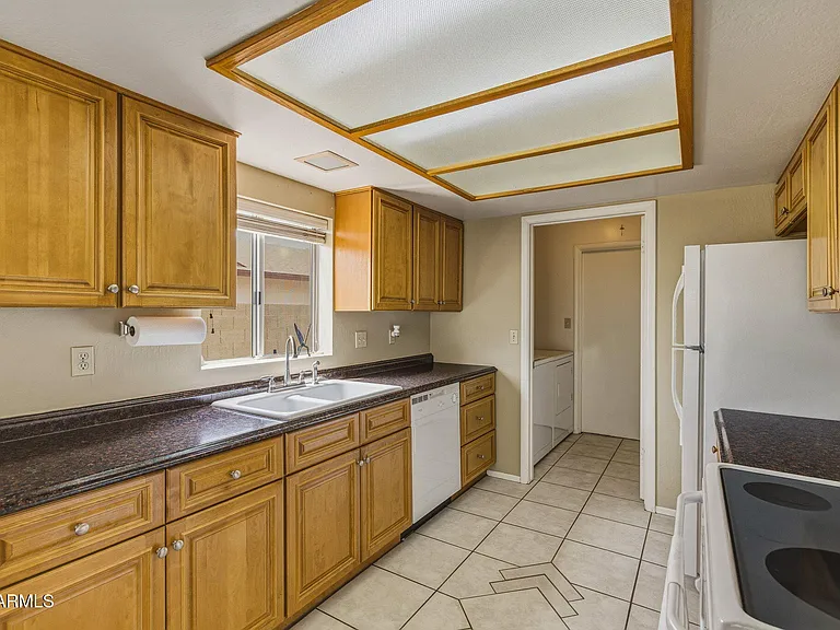 5625 W Sunnyside Dr — Photo 9