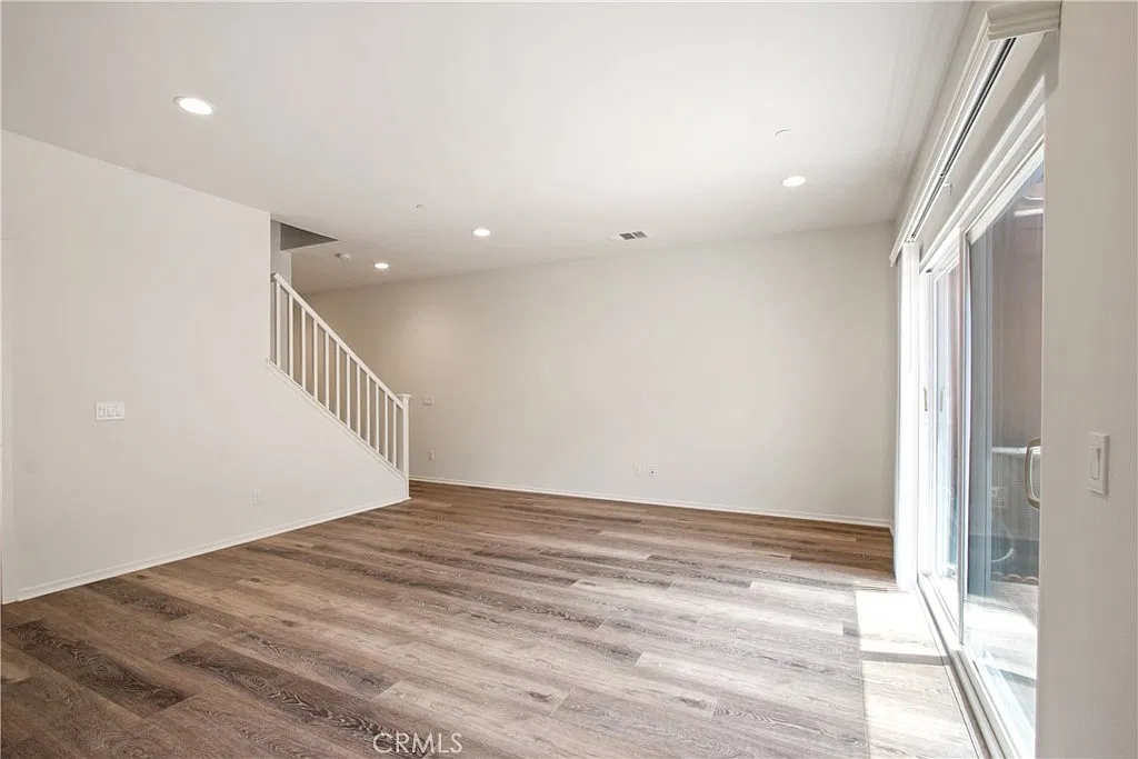 3 bed, 2.5 bath, 1723 sqft, $3,450 — Photo 4
