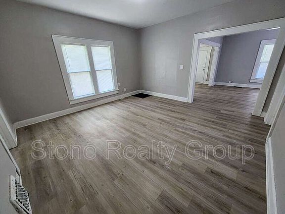 3rd image of 2118 2nd Ave