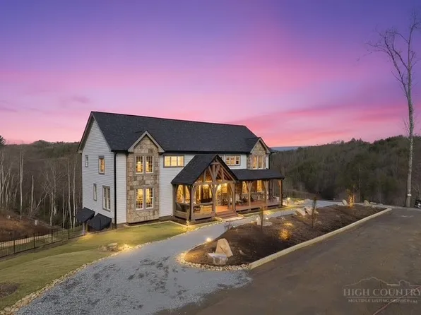 457 Autumn Leaf Way, Crumpler, NC 28617