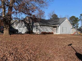 203 Overlook Dr NW, Calhoun, GA 30701