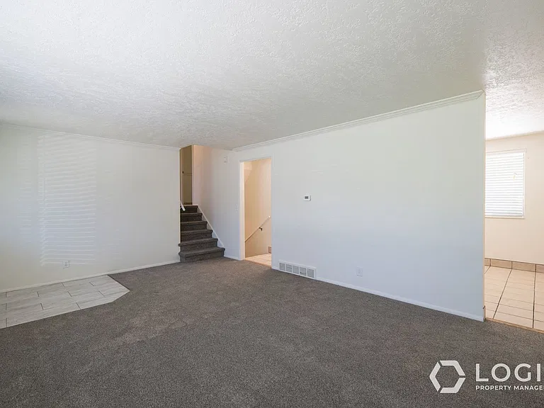 1911 E Cecelia Cir #1911 CECILIA CIRCLE — Photo 8