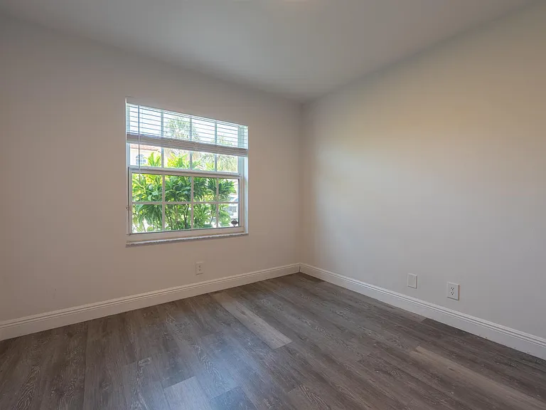10651 Buttonwood Lake Dr — Photo 17