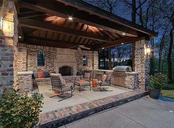 5th image of 1612 Regal Oaks Dr