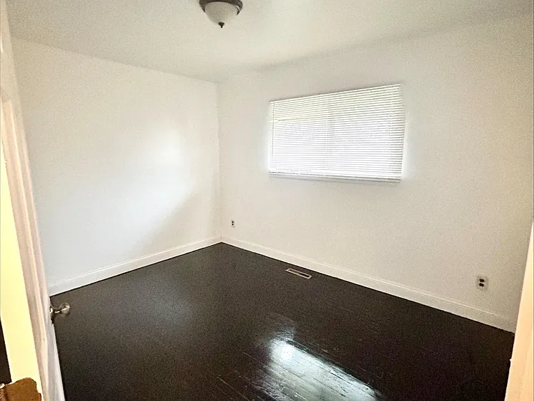 26730 Roberta St — Photo 5