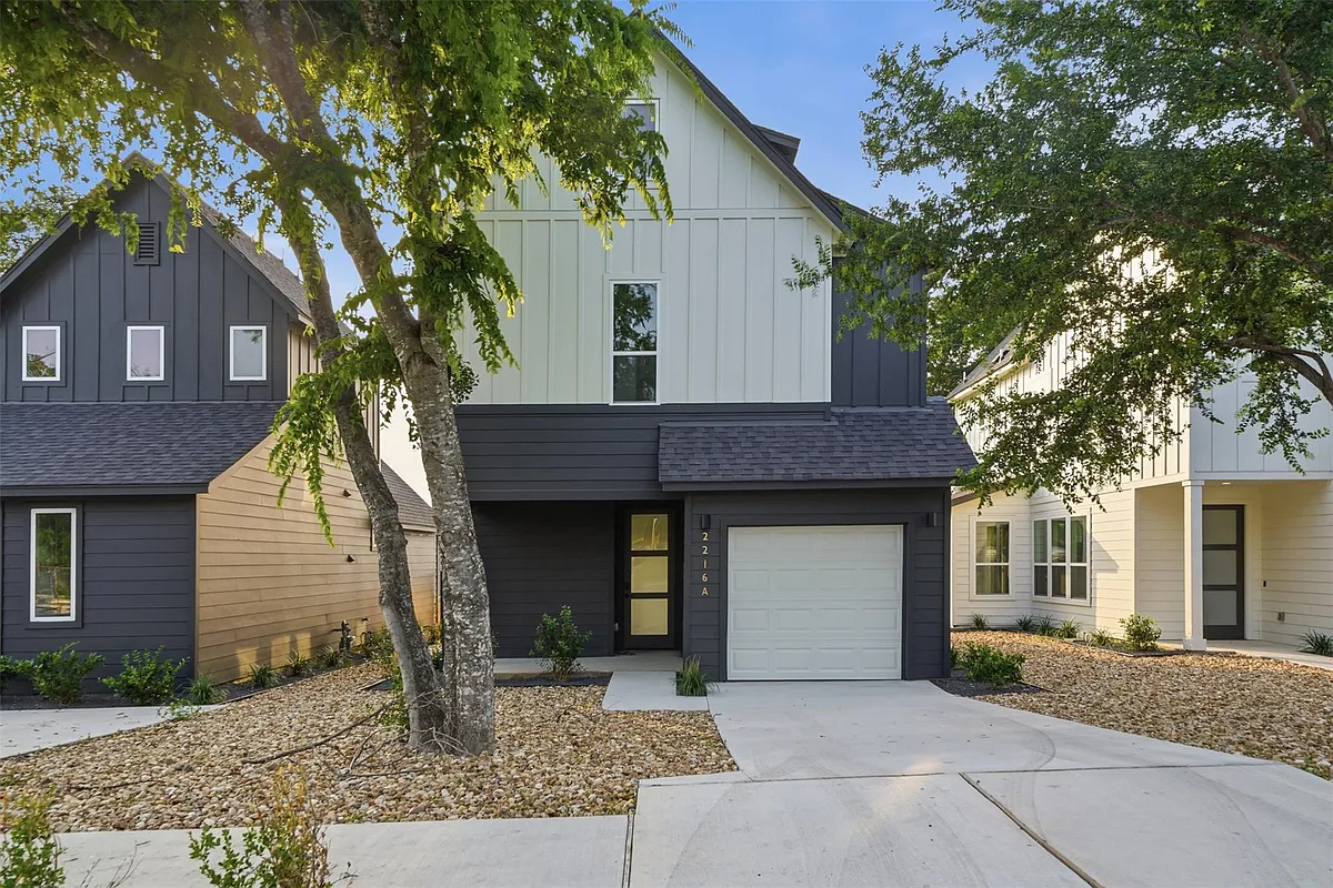 Building Photo - 2216 Yellow Jacket Ln #1