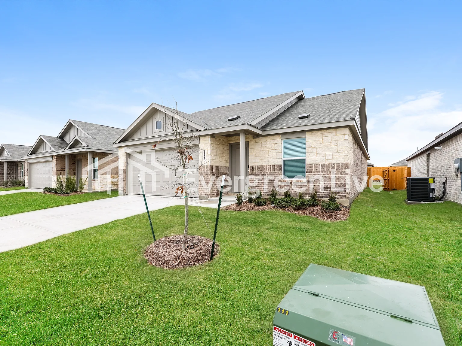 3 bed, 2.0 bath, 1522 sqft, $1,745 — Photo 2