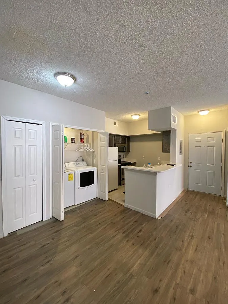 1 bed, 721 sqft, $1,550 — Photo 1