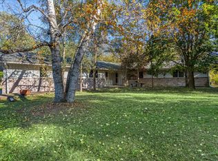 14 W Surrey Ln, Barrington, IL 60010