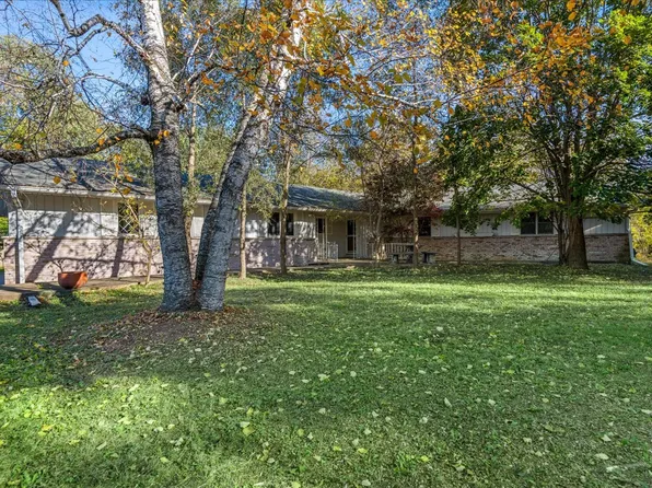 14 W Surrey Ln, Barrington, IL 60010