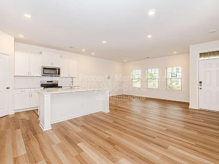 317 Planters Trace Ln — Photo 4
