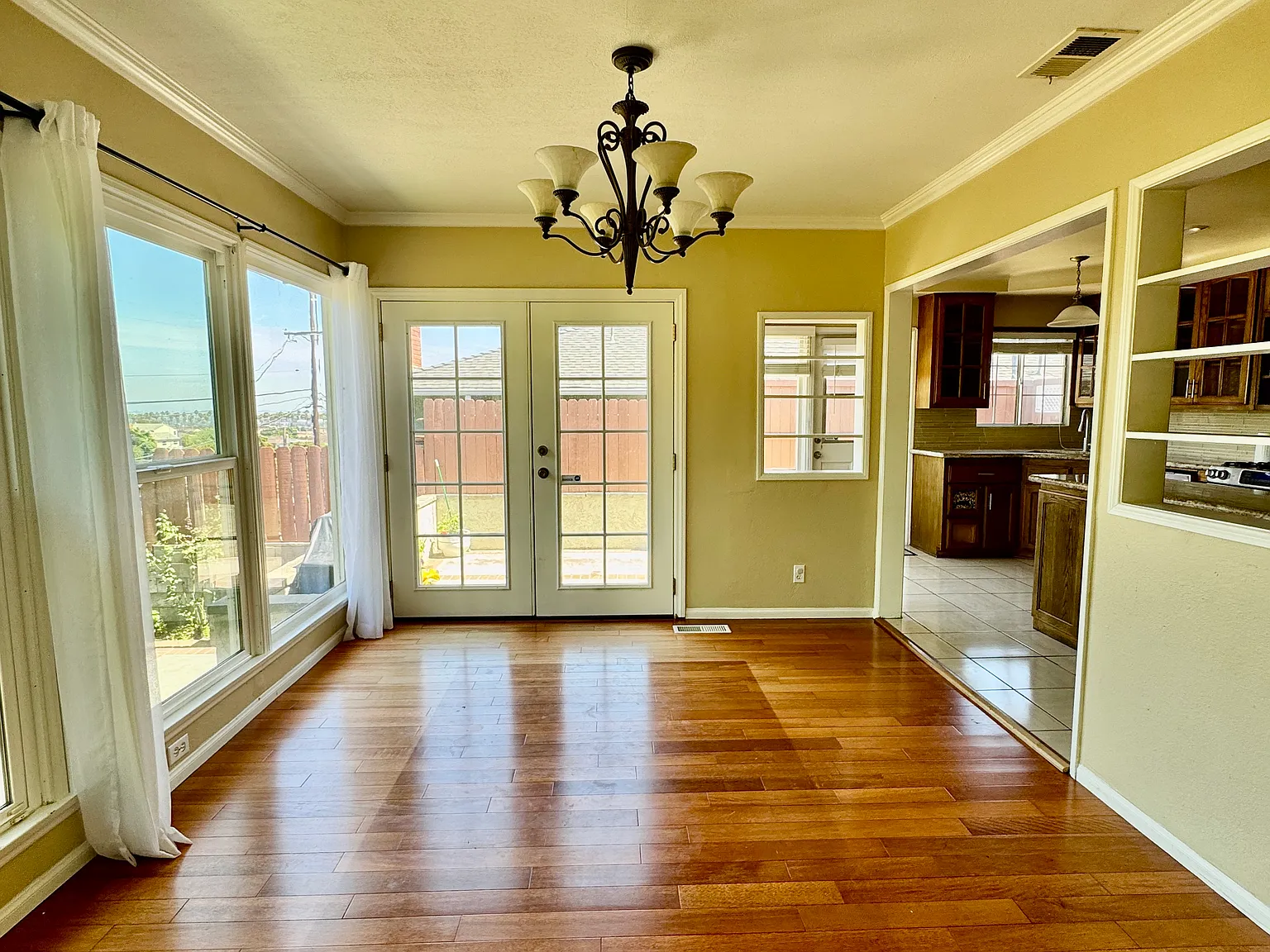 3 bed, 1722 sqft, $5,400 — Photo 3