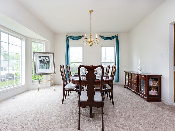 5th image of 20 Joseph Ct