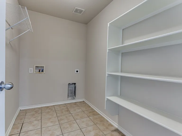1145 Maplewood Ln — Photo 21