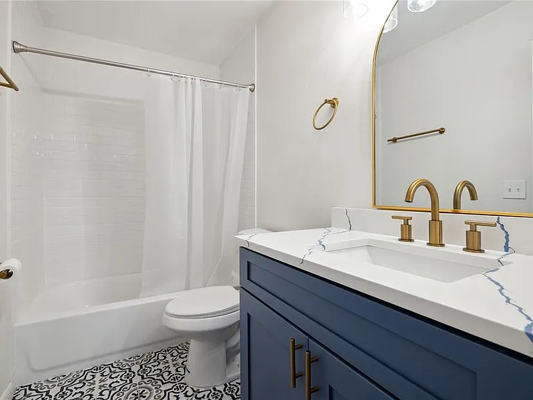 1809 E Knollwood St — Photo 15