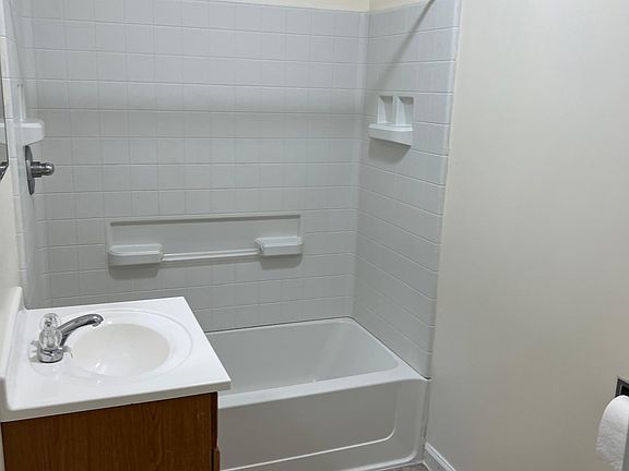 5th image of 1004 S Miller St