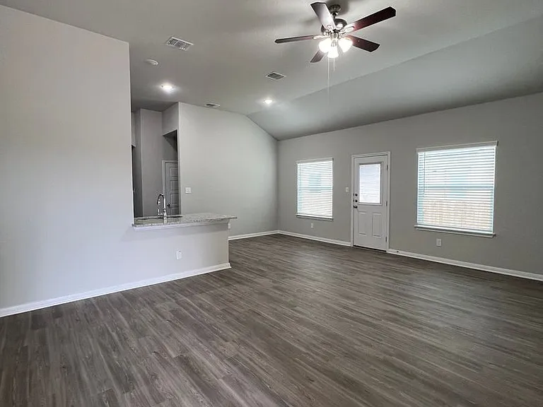 351 Emma Dr — Photo 3