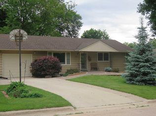 112 Sunset Dr, Decorah, IA 52101