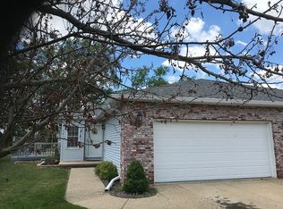 2401 Lakeshore Dr, Pekin, IL 61554