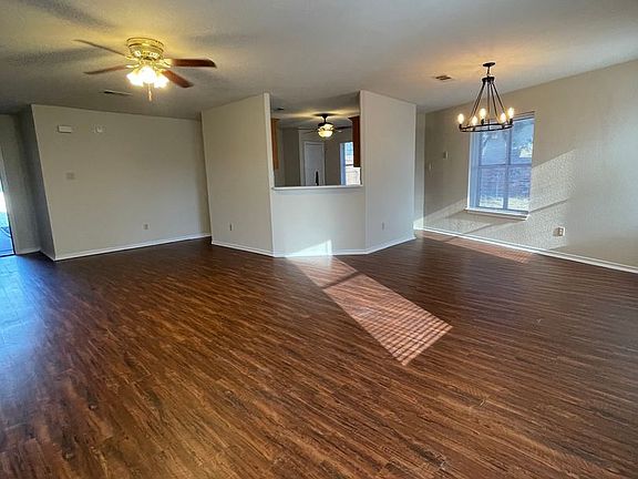 5th image of 3701 Devonaire Dr