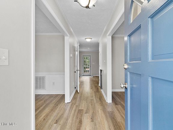 3rd image of 7521 Quebec Court