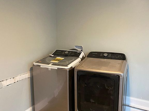 3rd image of 5211 Beaumont Ave #1