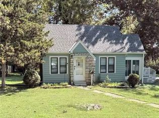 9137 Charlotte St, Kansas City, MO 64131