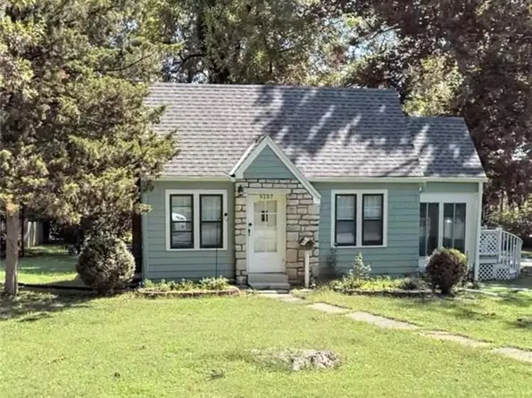 9137 Charlotte St, Kansas City, MO 64131