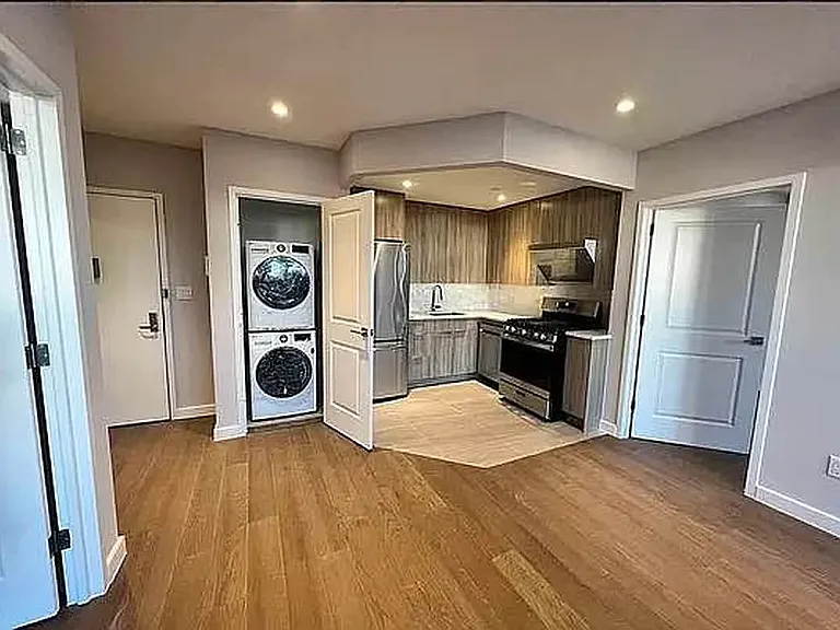 32-58 105th St #2B — Photo 3