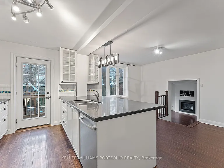 40 Scarboro Cres — Photo 16