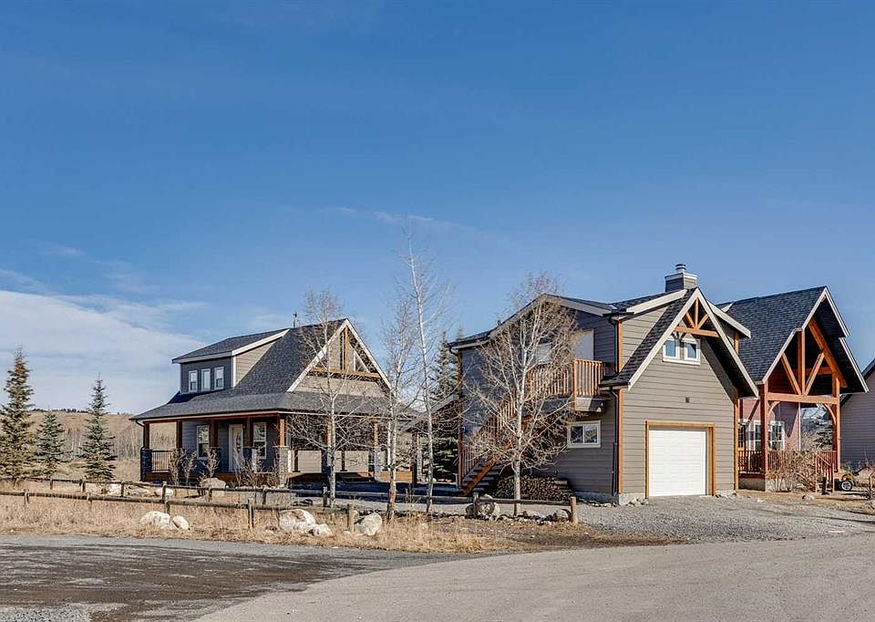 1st image of 240 Cottageclub Cres