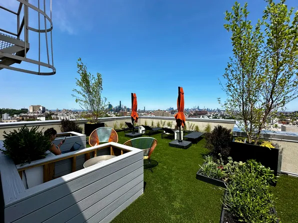 409 Eastern Parkway image 11 of 20