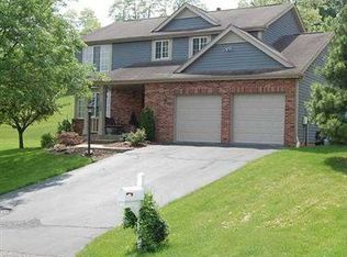 122 Boxwood Dr, Bridgeville, PA