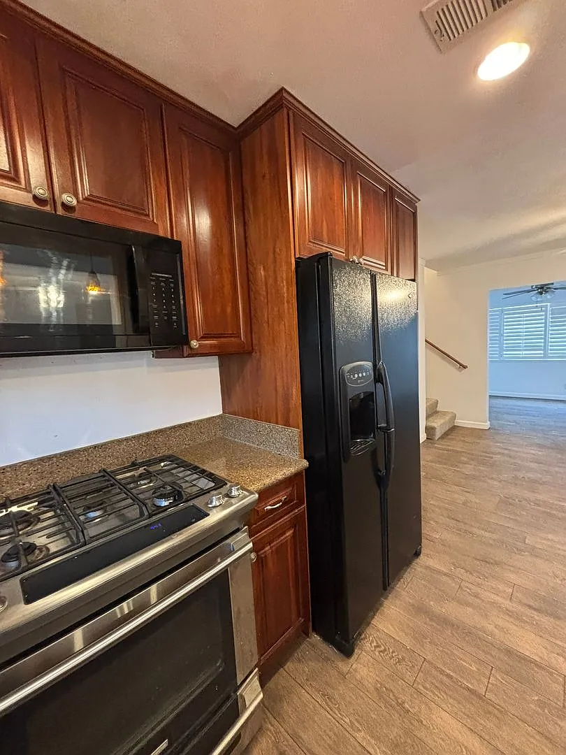 Rolando Park - Available now Large 4 bedroom, 3 bath home - Don't miss out! — Photo 4