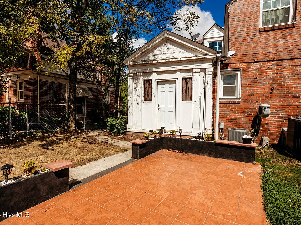 19th image of 302 Tarboro Street NE