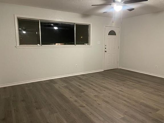 2nd image of 808 W Garfield Dr