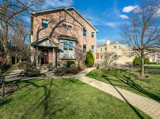 463 Summit Ave APT D, Park Ridge, IL 60068