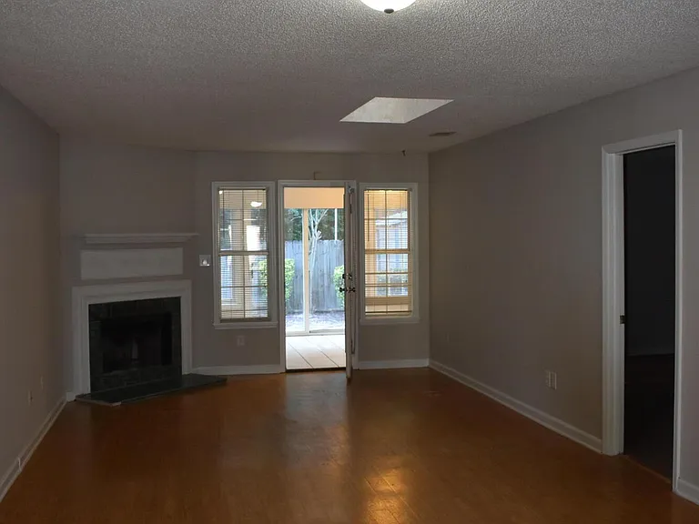 710 Legacy Ct — Photo 7