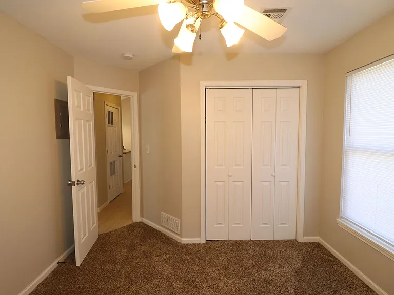 1304 N Jefferson St — Photo 11
