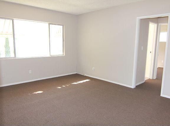 2nd image of 1414 1/2 N Hazard Ave