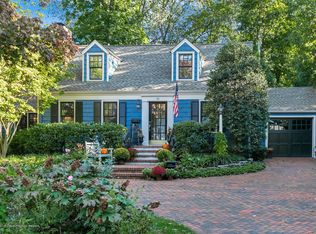 10 Oakwood Ln, Rumson, NJ 07760