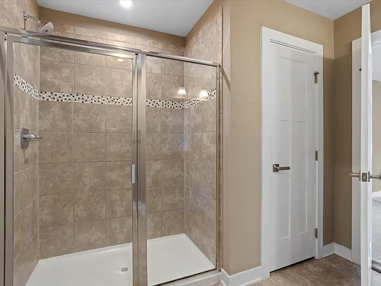 120 Thames Valley Dr — Photo 16