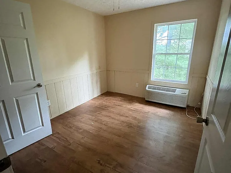529 E Main St — Photo 15